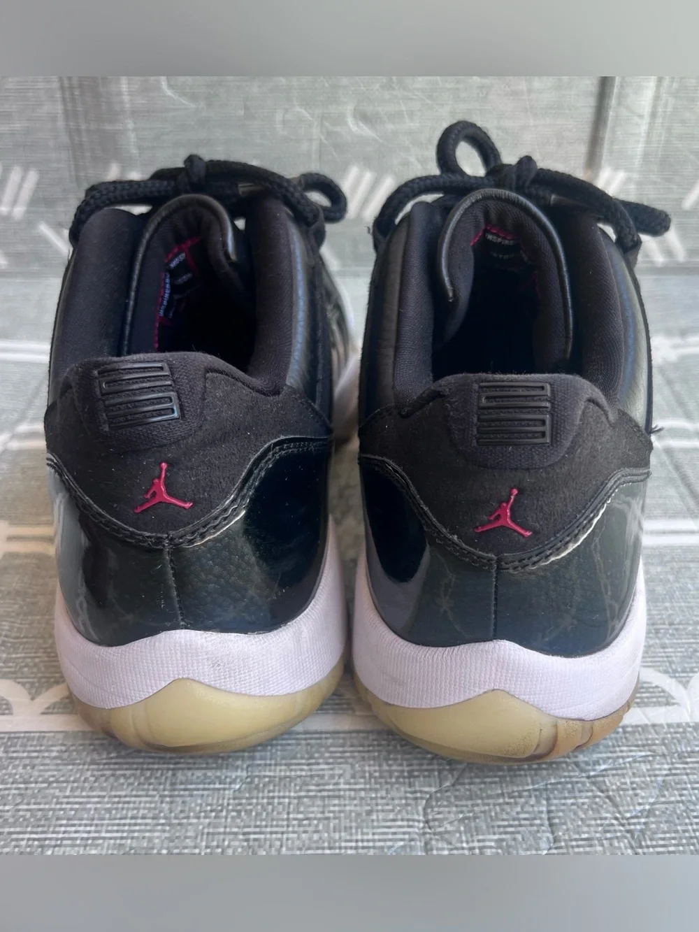 Jordan 11 Retro Low 72-10, Size 11.5